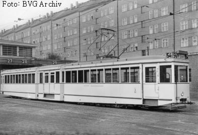 Gelenkzug 6211 auf dem Betriebshof Charlottenburg, dem ersten Sammelplatz fr Museumsfahrzeuge bis 1967
